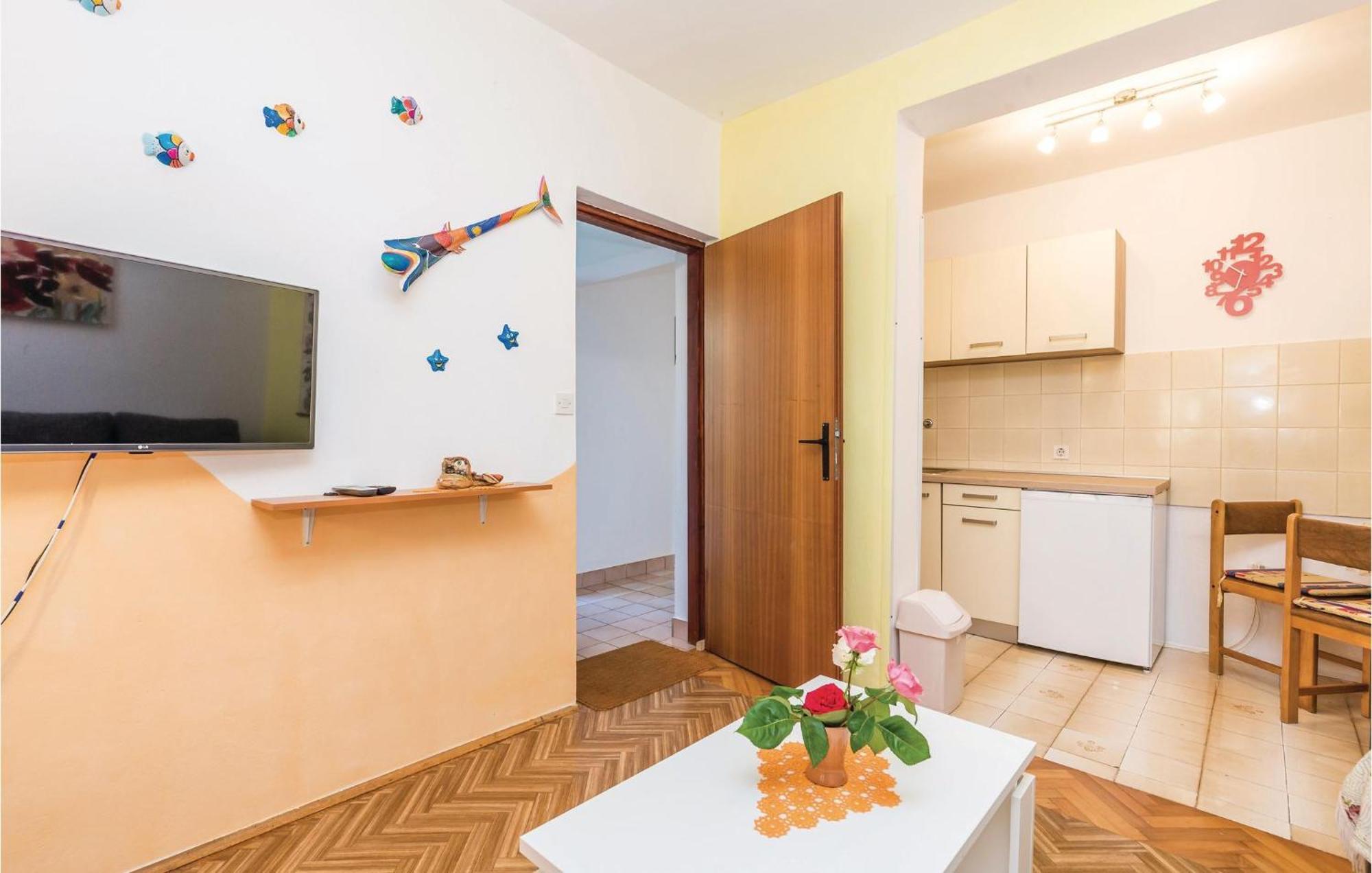 Stunning Apartment In Barbat-Rab With Wifi Barbat na Rabu Экстерьер фото