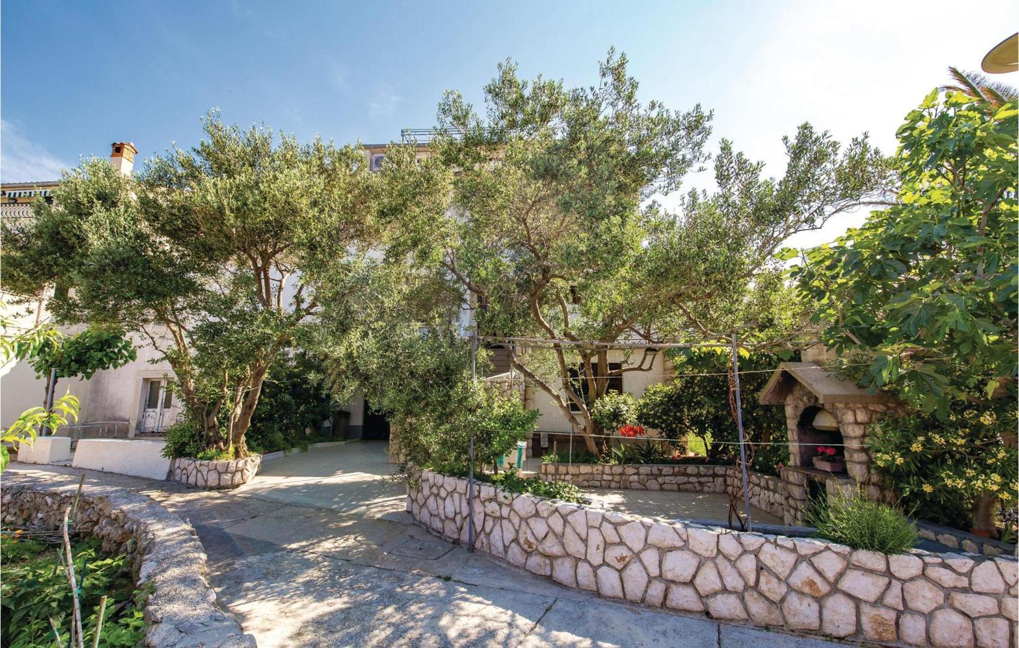 Stunning Apartment In Barbat-Rab With Wifi Barbat na Rabu Экстерьер фото