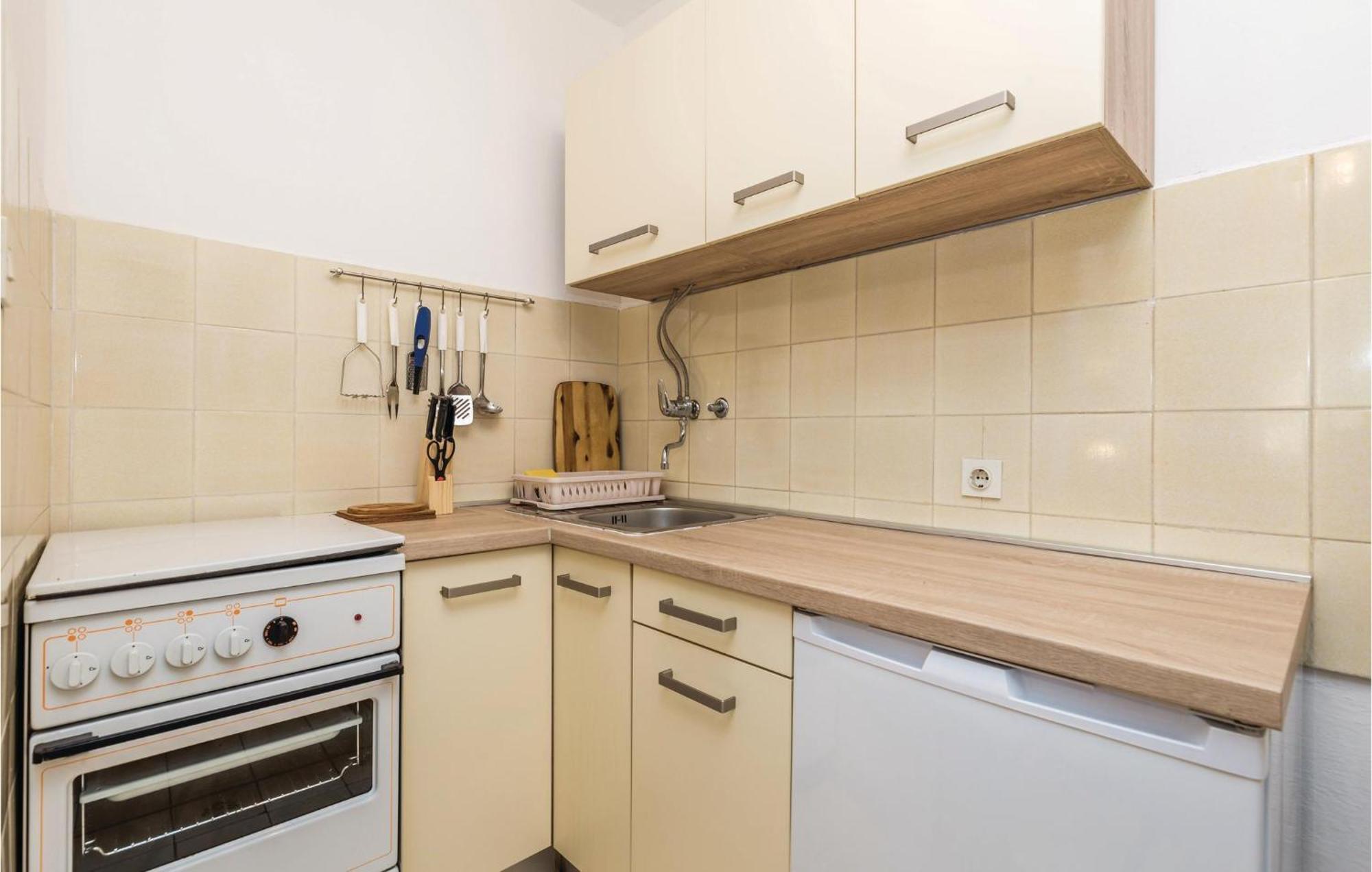 Stunning Apartment In Barbat-Rab With Wifi Barbat na Rabu Экстерьер фото