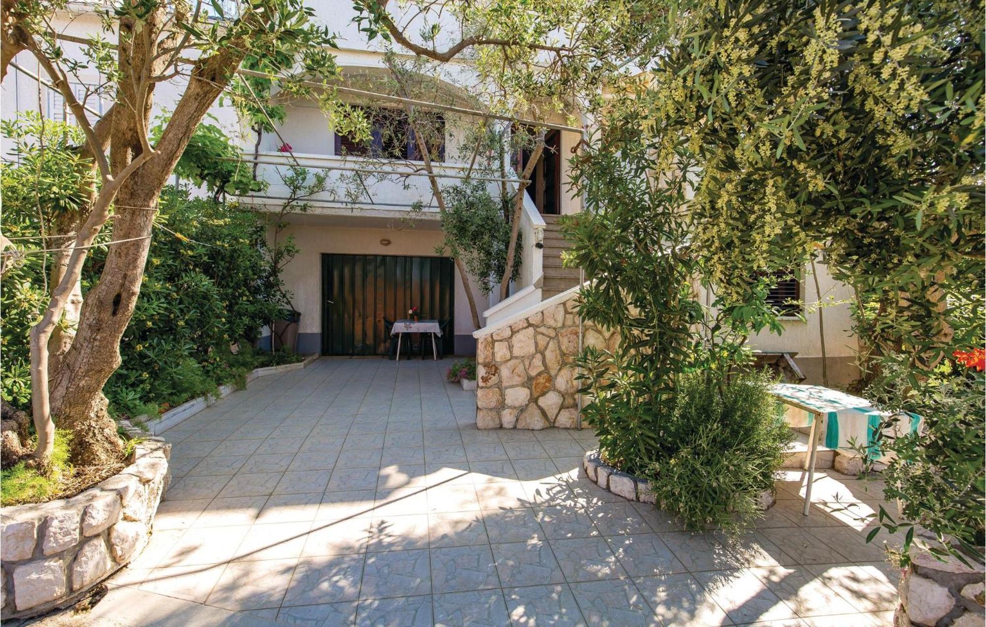 Stunning Apartment In Barbat-Rab With Wifi Barbat na Rabu Экстерьер фото