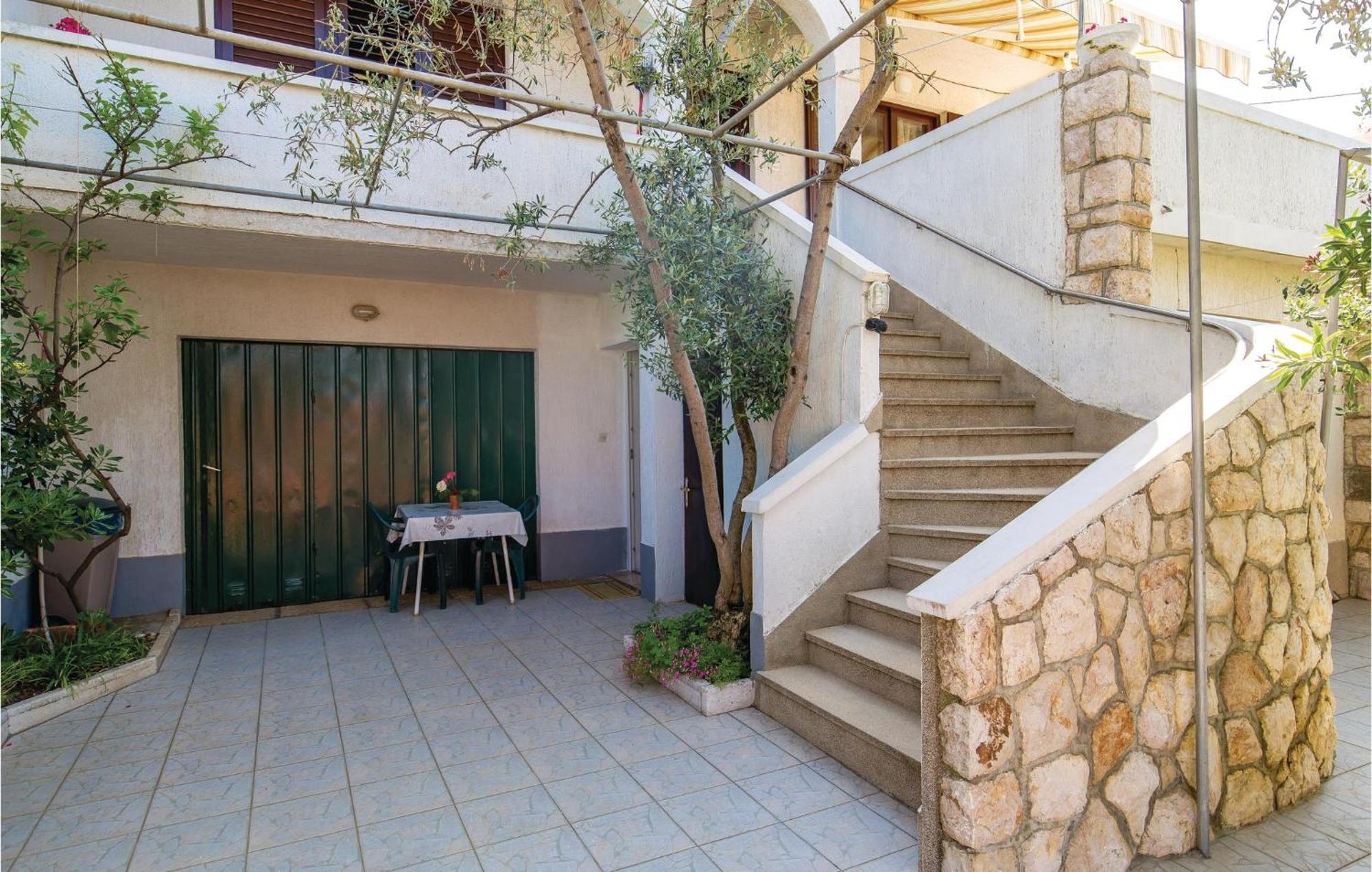 Stunning Apartment In Barbat-Rab With Wifi Barbat na Rabu Экстерьер фото